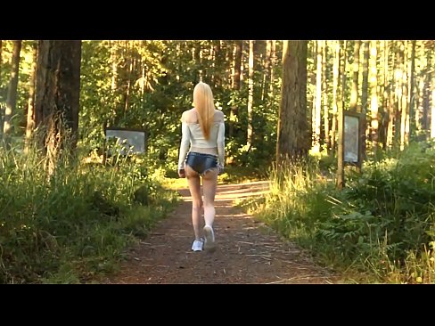 ❤️ Ilus naine liigub aeglaselt, mitte alasti video Anaal video at us ﹏
